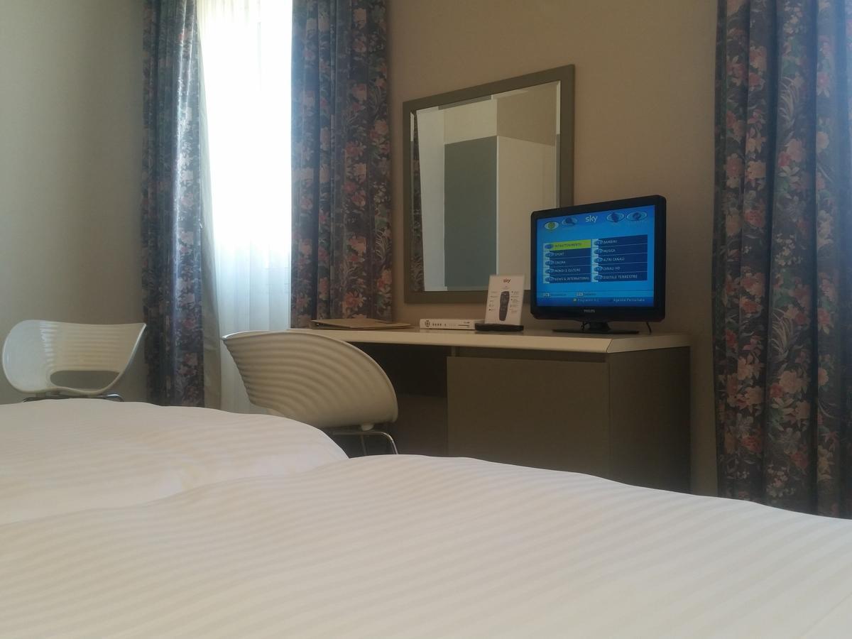 City Hotel Варезе Екстериор снимка