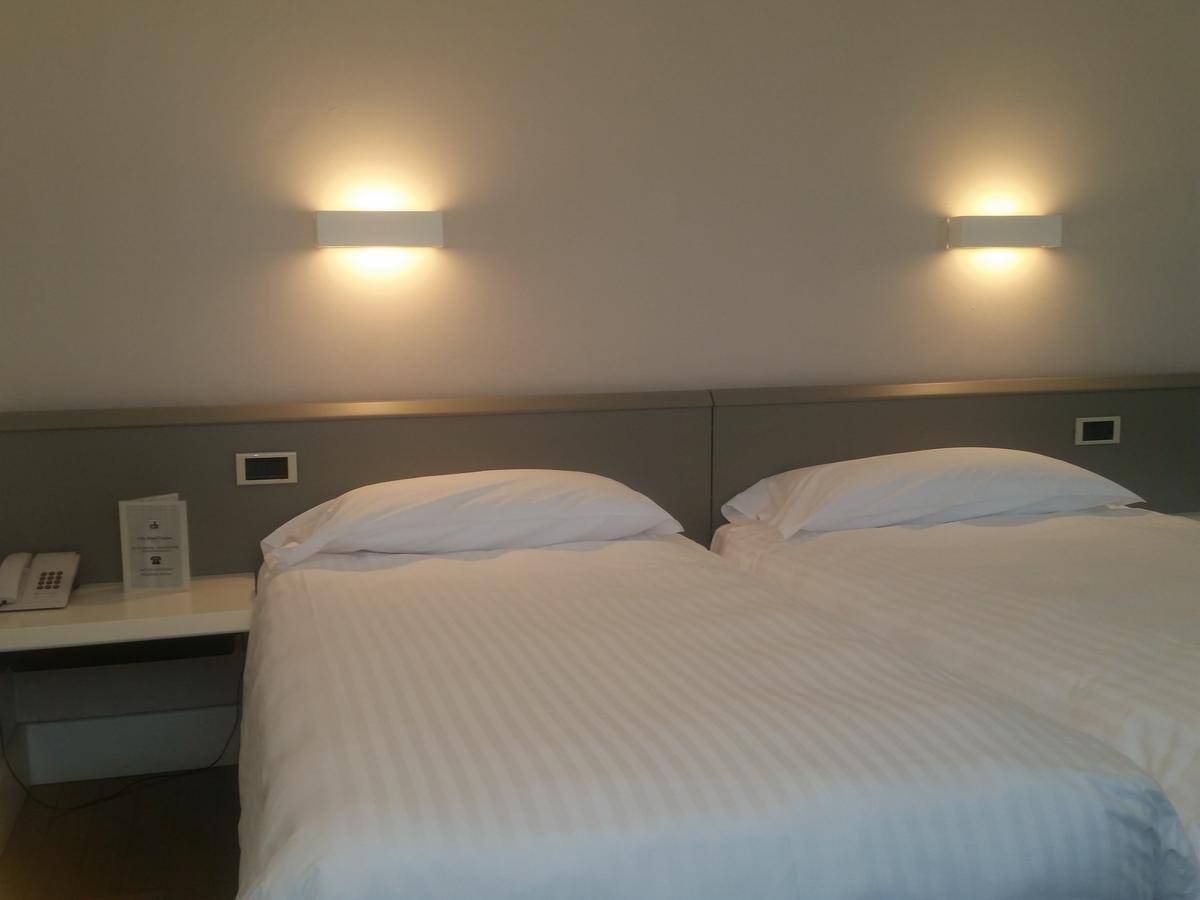 City Hotel Варезе Екстериор снимка