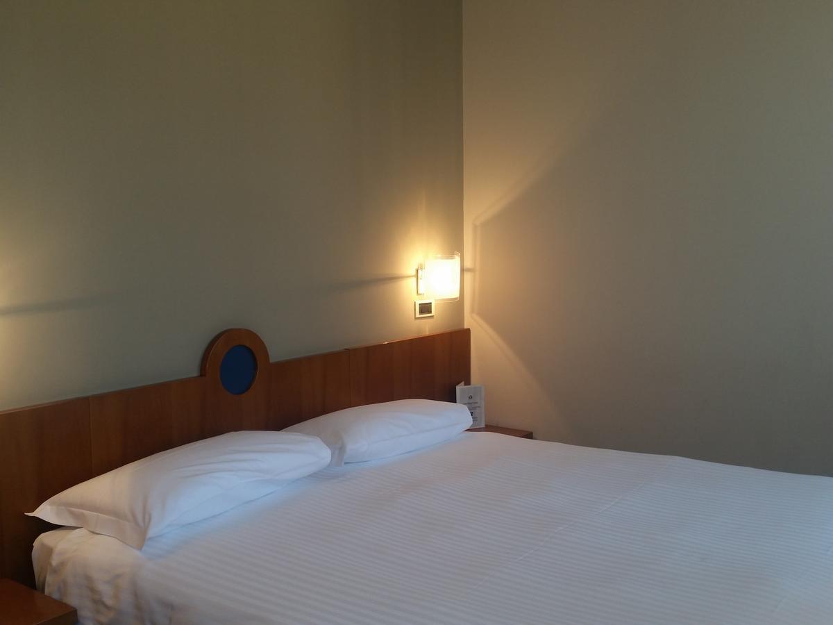 City Hotel Варезе Екстериор снимка