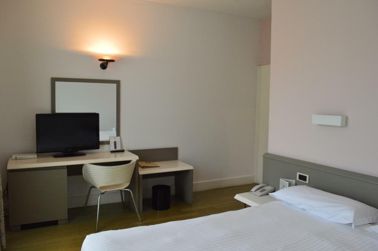 City Hotel Варезе Екстериор снимка
