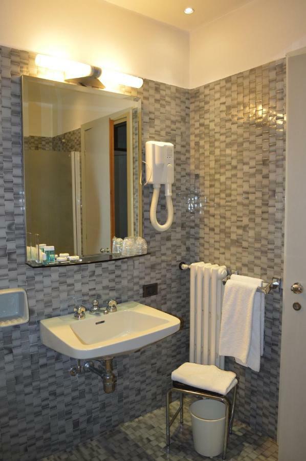 City Hotel Варезе Екстериор снимка